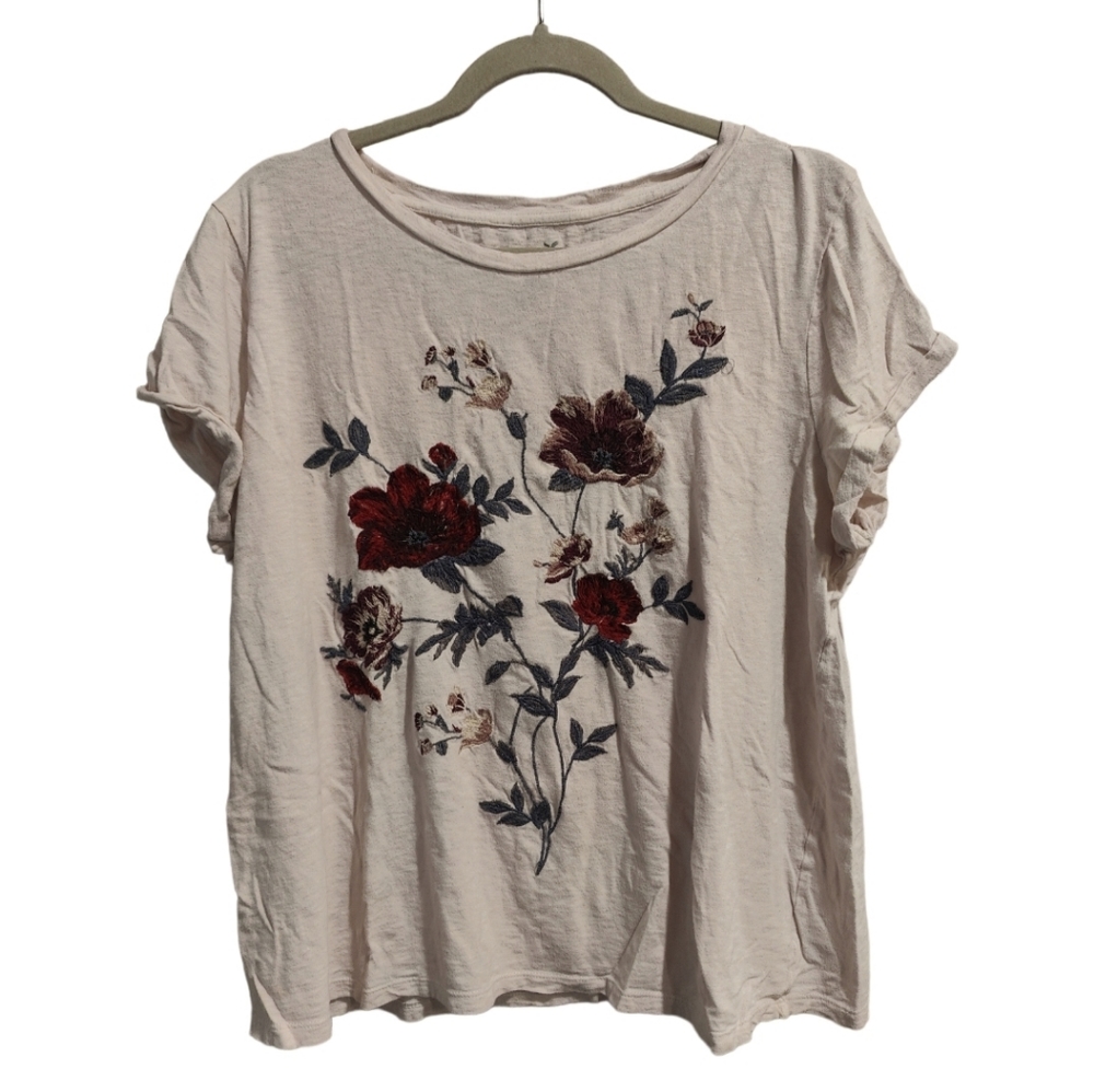American eagle tee with embroidered flowers